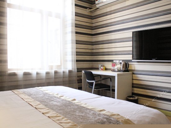 豪华商务大床房