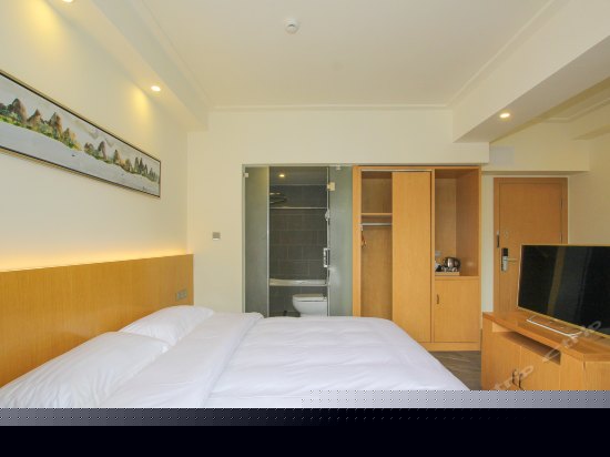 山景阳台大床房