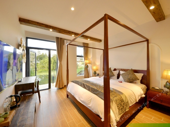 一楼侧海景大床房