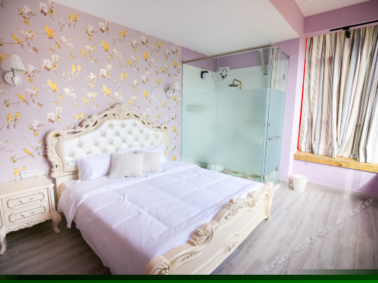 梦幻鸟林豪华大床房