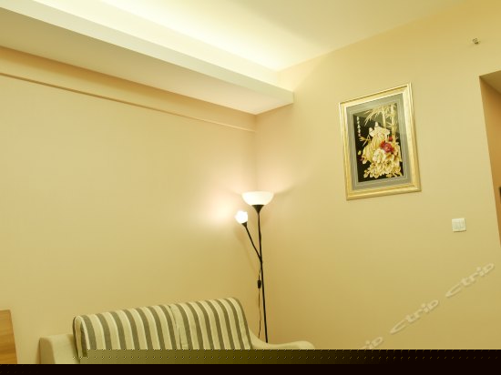 豪华夜景大床房