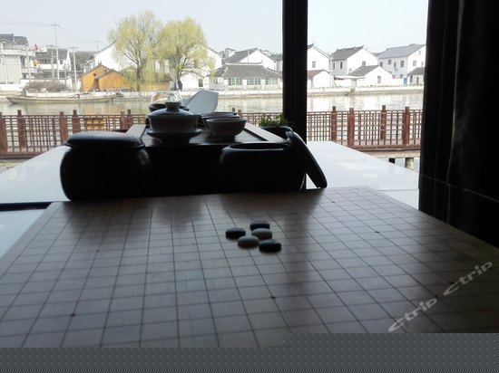 伊人小筑（临湖套间）