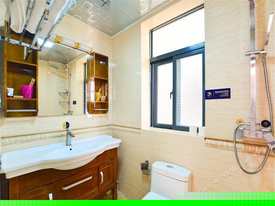 金茂花园临海豪华二卧室