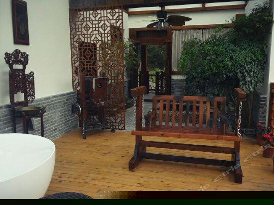 豪华阳光庭院观景大床房