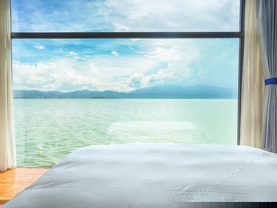 亲水海景大床房