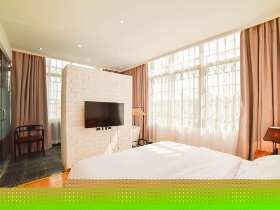 浪漫浴缸大床房