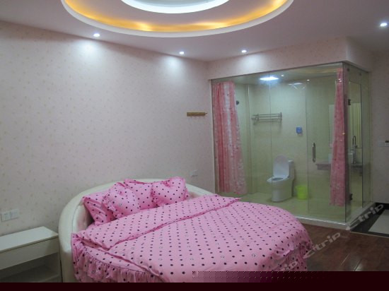 江景阳台圆床房