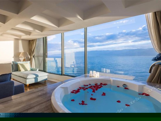 180度蜜月汤池亲水大套房