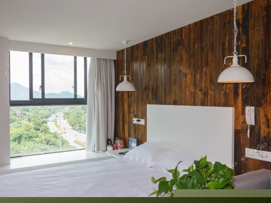 阳光高级大床房