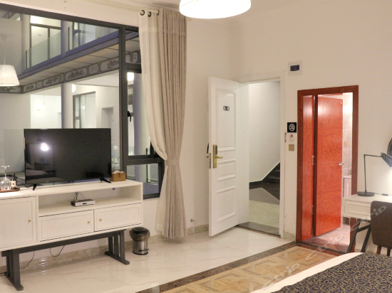 豪华水漾海景大床房