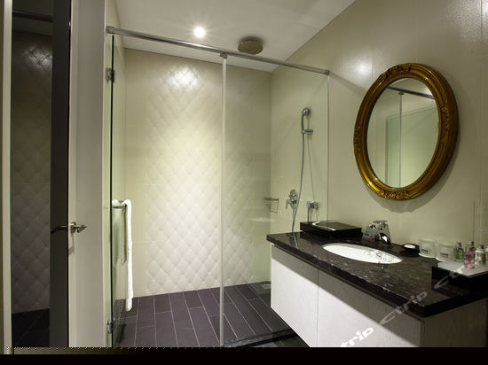 VIP层峰行政商务房