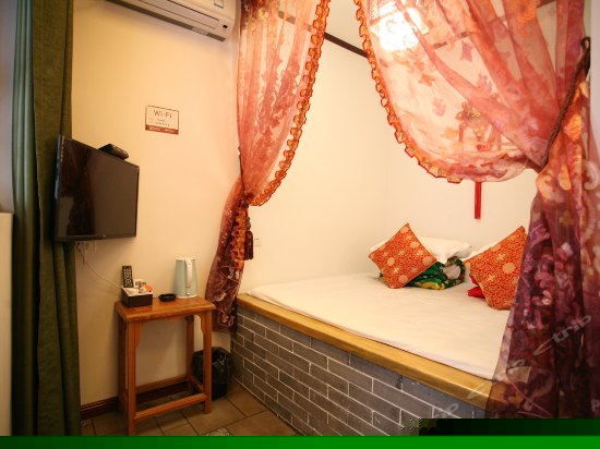 温馨纱幔二人土炕房