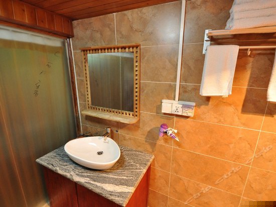 豪华蜜月大床房（三忘屋）