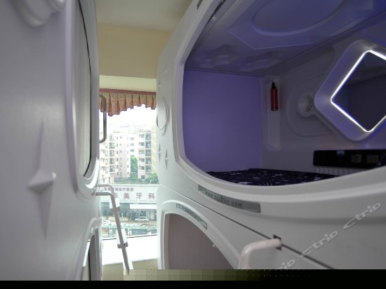 女生四人间单人舱