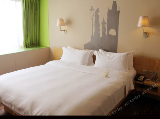 温馨情侣大床房