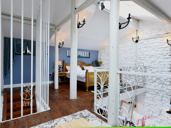 鹿柒复式侯月大床房