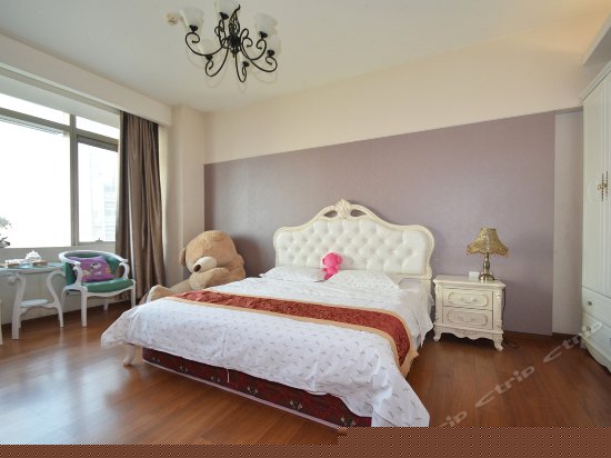 豪华海河景大床房