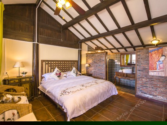 二楼奢华大床房