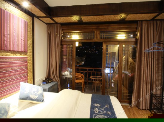 2楼豪华独立观景阳台大床房