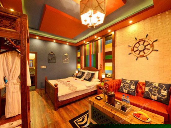 花园浪漫大床房