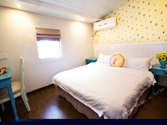 两房两床山景套房（露台景观）