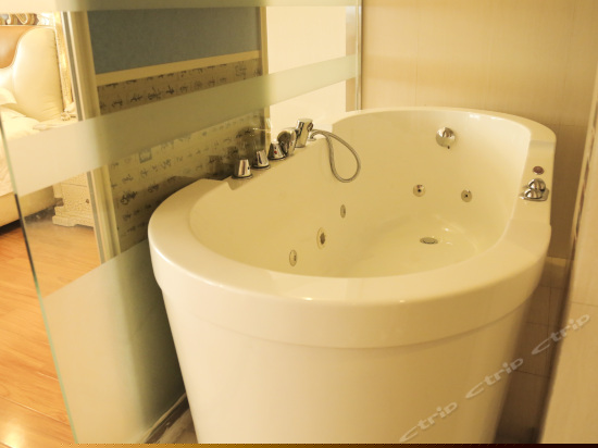 高级豪华大床房