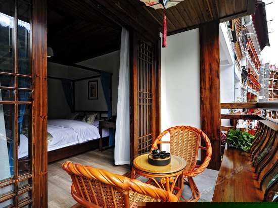 精品河景阳台大床房