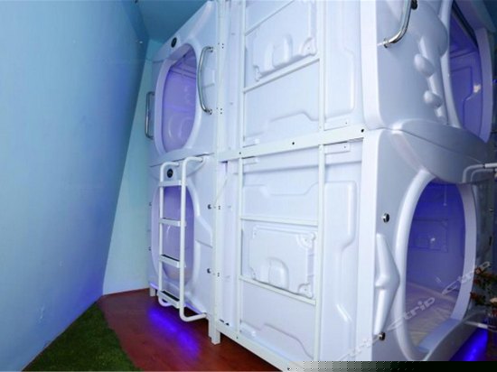 望江夜景豪华男生舱