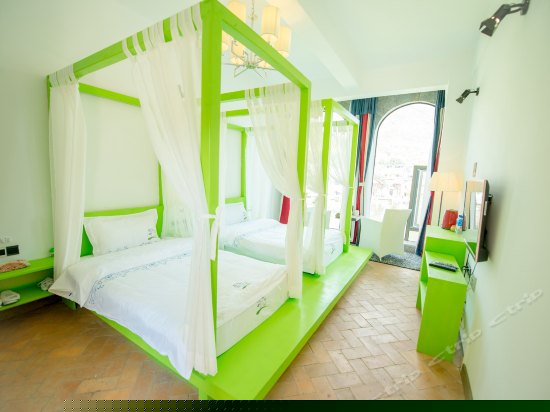 侧面落地窗海景标准房