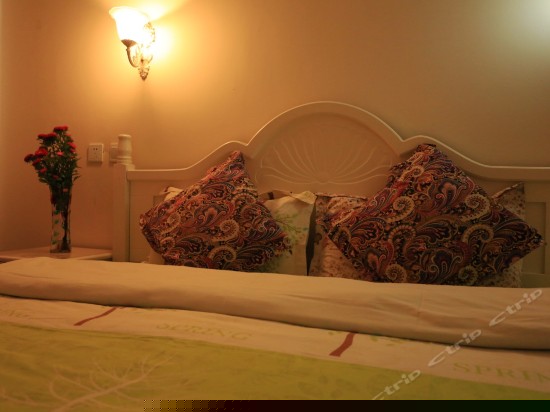 一剪梅温馨阳光超大床房