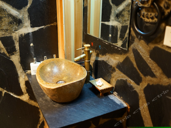 唐卡豪华标准间