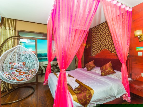 豪华江景大床房