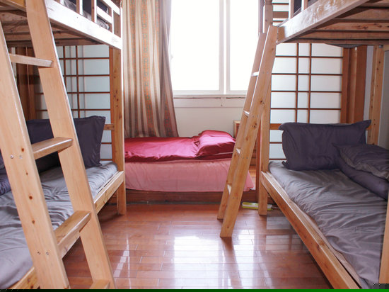 男生八人间（床位）