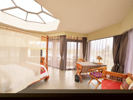 湖畔雪山豪华房