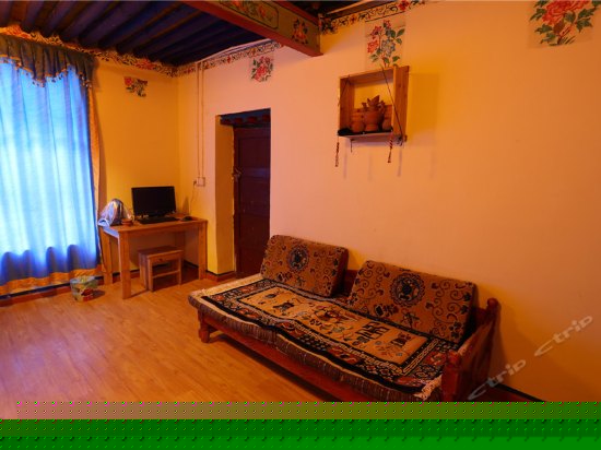 藏式豪华家庭房