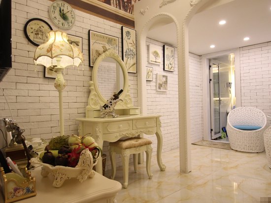 温馨宫廷复式亲子家庭房