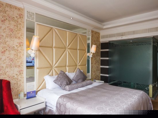 精致大床房(带电脑)