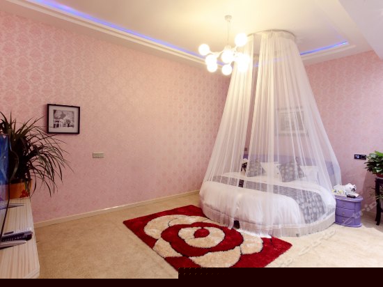 豪华情侣主题房