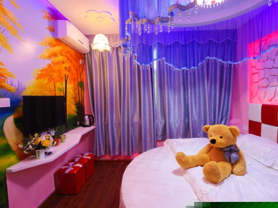 豪华吊篮圆床房