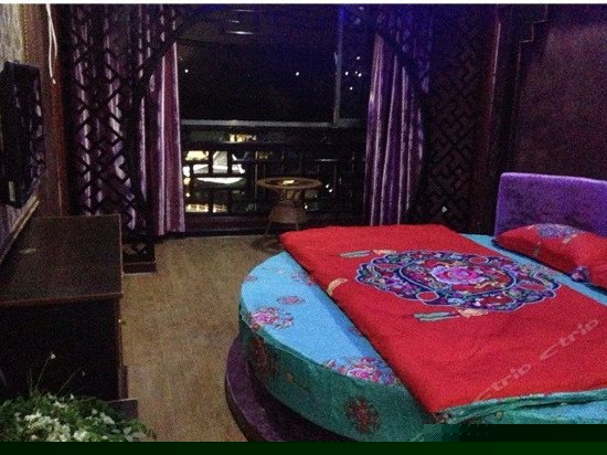 江景特大豪华圆床房