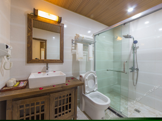 二号店温馨大床房