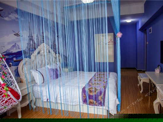 时尚情侣大床房