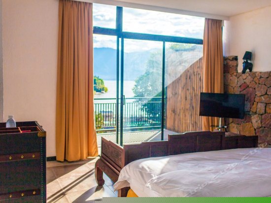 山居院林荫露台海景房