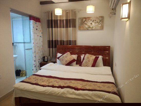 秋枫飞云（欧式大床房)