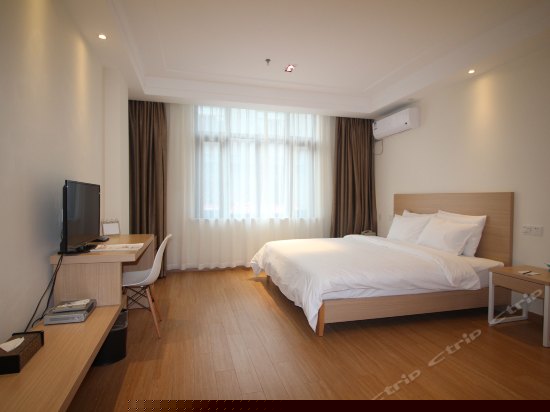 高级特大床优选商务房