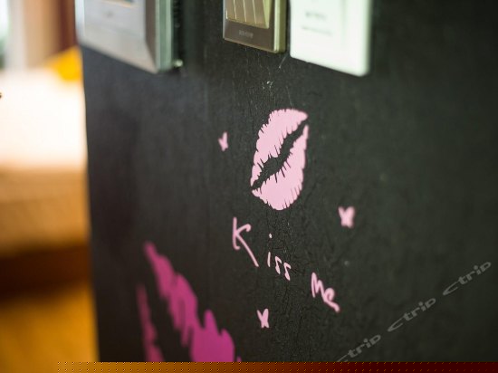 普罗旺斯圆床房