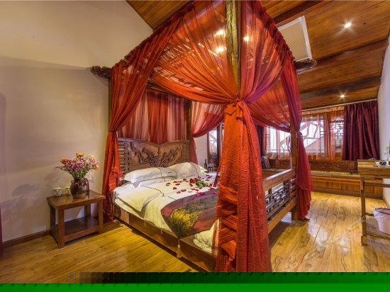 豪华蜜月大床房