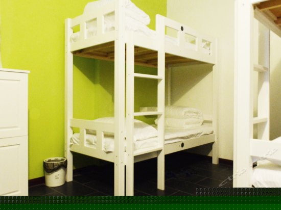 男生4人间(床位)