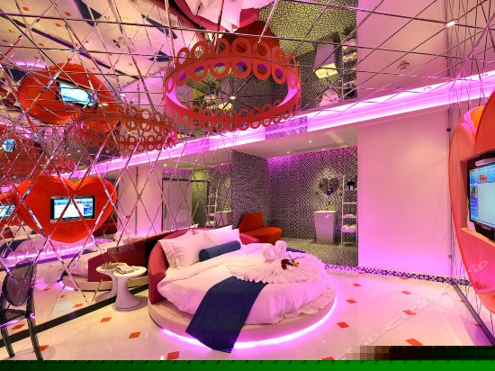 浪漫温馨主题房