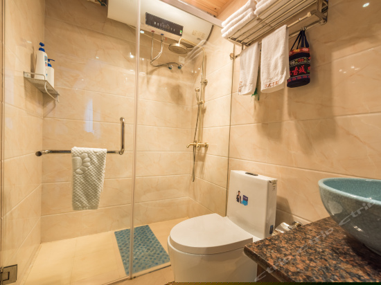 私家花园复式温馨家庭房